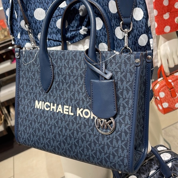 Michael Kors Mirella Small Signature Logo Shopper TZ Crossbody XBODY Bag
Admiral - Picture 1 of 16